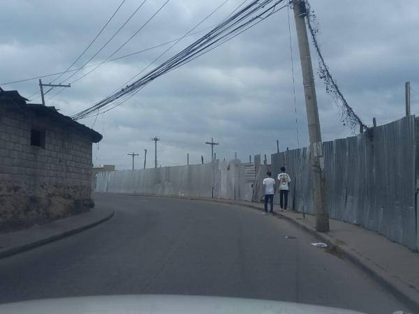 Totalmente desoladas lucían las calles de algunos sectores, donde se anunció presencia policial.