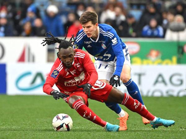 Alberth Elis ingresó en la segunda parte para asegurar el triunfo del Brest.