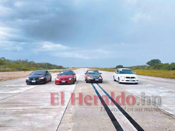 En la terminal de Choluteca se desarrollan carreras de autos.