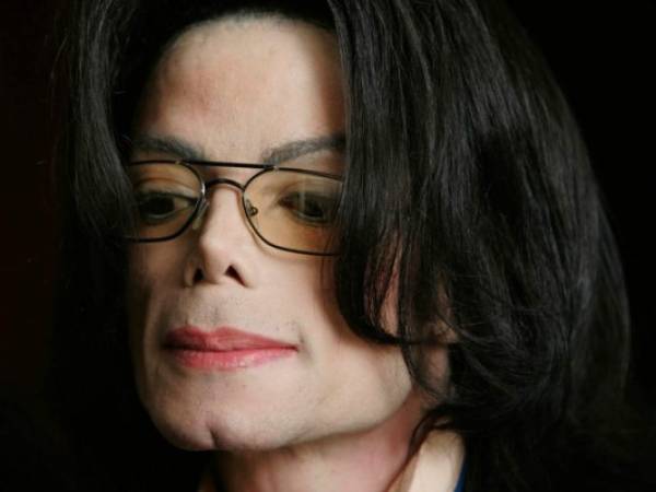 Fue público que Michael Jackson se operó para cambiar el tono de su piel. (foto: AFP)