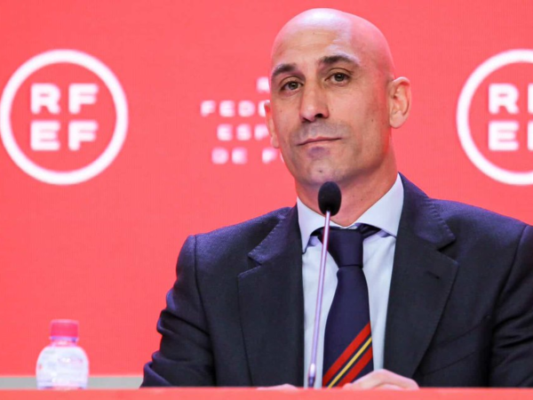 Luis Rubiales, presidente de la Real Federación Española de Futbol, pidió disculpas públicas tras la polémica del beso que le dio a Jenni Hermoso durante la celebración del título mundial de España.