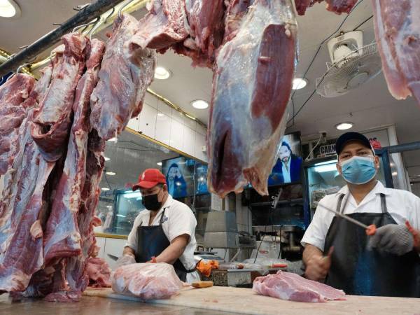 Las carnes de res y cerdo y el pollo registran alzas por la mayor demanda durante las fiestas navideñas.