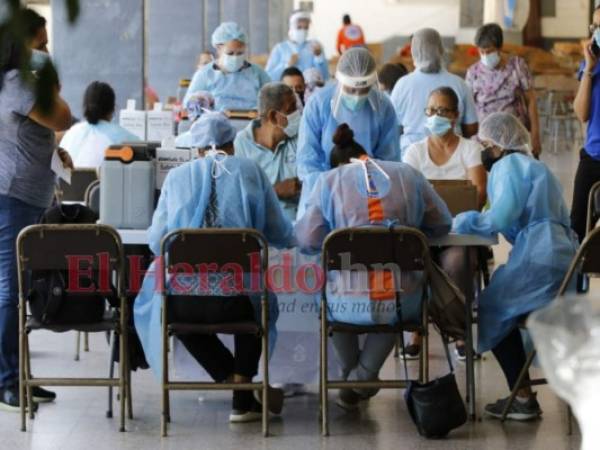 Los triajes de la capital mantienen más de 100 pacientes diarios en las salas de estabilización, ante la falta de cupos hospitalarios. Foto: David Romero/EL HERALDO.