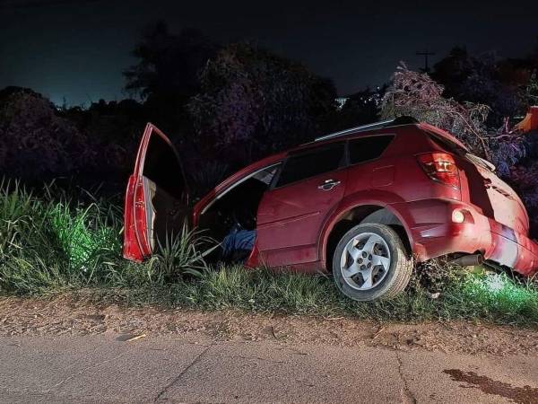 El cuerpo de Mario Renato Matute junto a su hijo quedó tendido al interior de la camioneta en la que se transportaban y a punto de caer a un barranco.