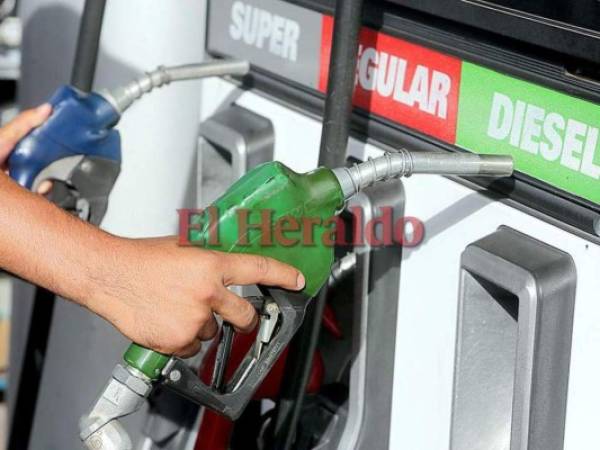 La gasolina superior cuesta 101.32 lempiras por galón. (Foto: El Heraldo Honduras)