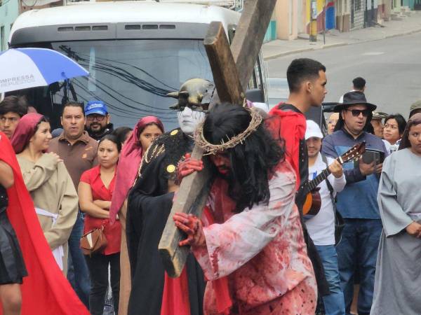 Un sacrificio que no puede olvidarse: iglesia El Calvario hace su Vía Crucis