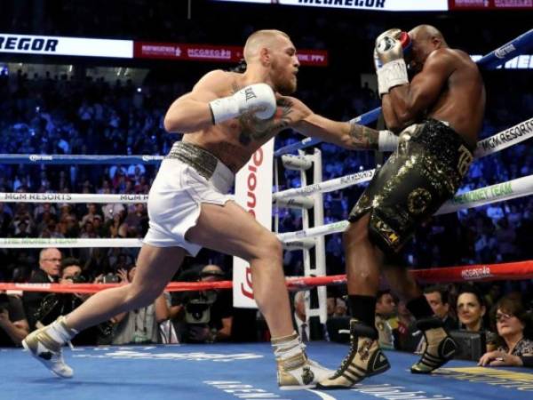 Floyd Mayweather noqueó por nocaut técnico en el décimo asalto a la estrella de artes marciales mixtas, McGregor.