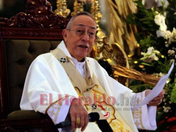 Óscar Andrés Rodríguez retornó a la iglesia tras su recuperación del virus y dirigió la Misa Crismal. Ahí pidió oración por los enfermos y sacerdotes. Foto Jonhy Magallanes| EL HERALDO