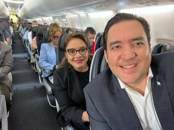 La presidenta Xiomara Castro y su hijo Héctor Zelaya ya están rumbo a Estados Unidos.