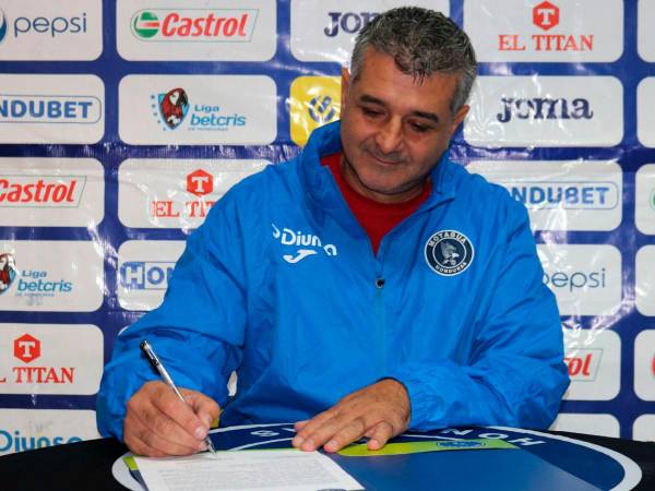 Diego Vázquez regresó al Motagua pero muchas dudas han aparecido pues no se sabe por cuánto tiempo firmó, ni si traerá nuevos fichajes para las próximas fechas.