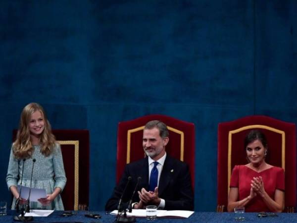 El actual rey de España también tenía 13 años y ostentaba el título de Príncipe de Asturias cuando leyó su primer discurso en el mismo escenario, hace ya 38 años. Foto: AP