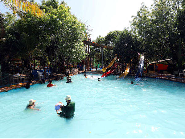 Los parque acuáticos y ríos son los principales atractivos turísticos para los capitalinos durante la Semana Santa.