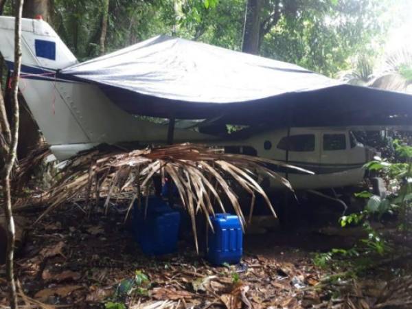 La aeronave con matrícula N210 fue encontrada en el municipio de San Luis del departamento de Petén, fronterizo con México y Belice. Foto Cortesía Ministerio Público Guatemala