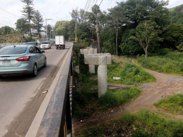 Problemas de diseño del puente Germania atrasan tercer carril en la salida al sur.