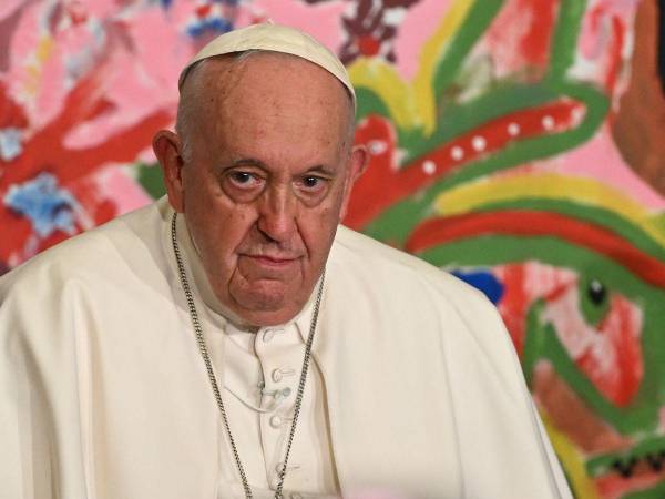 El papa Francisco está enfermo.