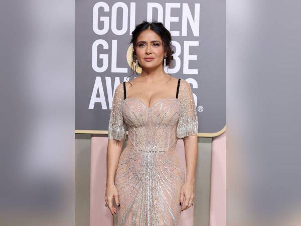 Salma Hayek deslumbró a todos los presentes en la gala de los Globos de Oro.