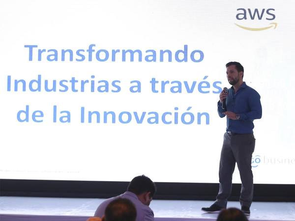 Demostración de las herramientas estratégicas de la nube presentadas en el evento “Digital Cloud Experience” por Tigo Business y AWS. Impulsando la transformación digital en el ámbito empresarial hondureño.