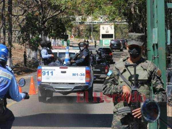 Momento en que Bonilla era trasladado del Fuerte Cabañas al Primer Batallón de Infantería donde deberá esperar su siguiente audiencia.