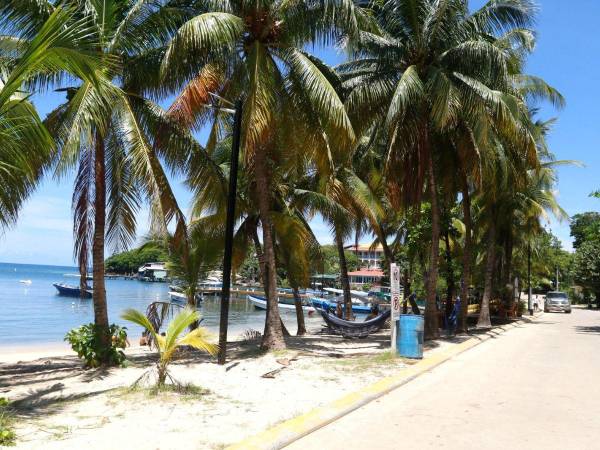 En esta playa y en estas aguas Menjívar disfrutó de su infancia y su adolescencia. “Iba al mar con sus amigos a jugar”, contó su mamá.