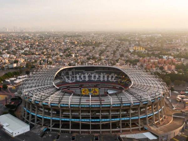 En una nueva cita con la historia y con el recuerdo de grandes hazañas y noches de pesadilla, Honduras visita a México en el Estadio Azteca este martes.