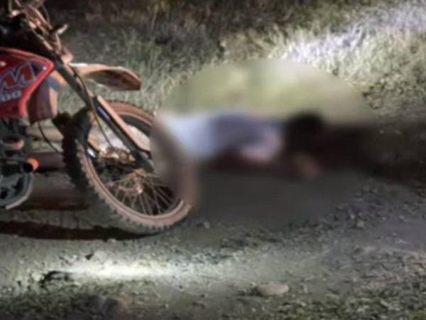 El cuerpo del fallecido quedó tendido cerca de su propia motocicleta