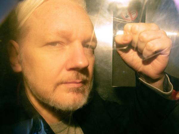 Assange fue recluido en 2019 en la prisión londinense de alta seguridad de Belmarsh después de que la policía británica le detuviera en la embajada de Ecuador en Londres.