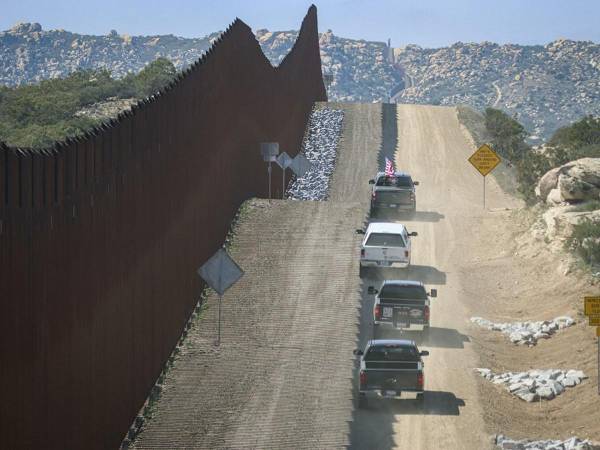 La norma permite a la policía y fuerzas de seguridad pública de Texas arrestar a personas en el estado que no puedan comprobar que cruzaron la frontera legalmente.