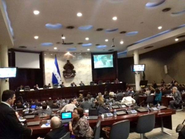 El Congreso Nacional de Honduras rindió un minuto de silencio al líder cubano Fidel Castro.