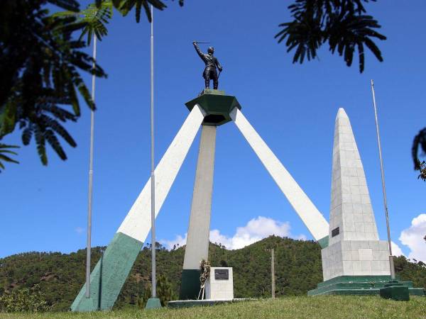 En La Trinidad hay un monumento conmemorativo. Al llegar, el general Morazán está de espaldas, señalando hacia el frente, o sea, hacia el lugar donde fue el enfrentamiento con el ejército federal, y que ahora es un campo de fútbol.