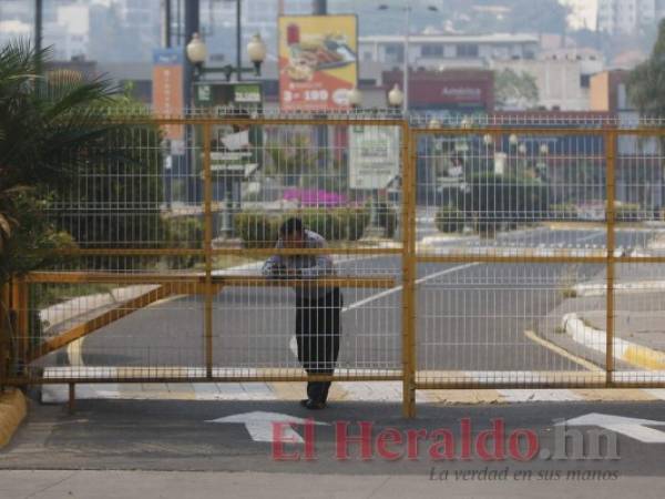 Desde el pasado 16 de marzo Honduras entró a una cuarentena para frenar la propagación del nuevo coronavirus, por lo que se prohibieron los trabajos no esenciales y las empresas están cerradas desde entonces. Foto: Johny Magallanes / EL HERALDO.