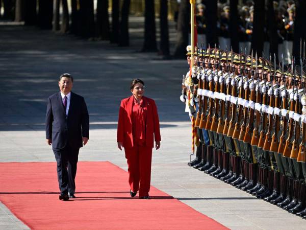 Xi Jinping y Xiomara Castro se reunieron la tarde del 12 de junio en Beijing. La Presidenta estuvo seis días en China hasta el 14 de junio.