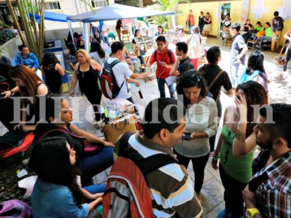 El comité electoral se hizo presente a las instalaciones de la Universidad Nacional Autónoma de Honduras (UNAH) a las 6 de la mañana para poder arreglar todos los asuntos de logística. Foto: Marvin Salgado/ EL HERALDO