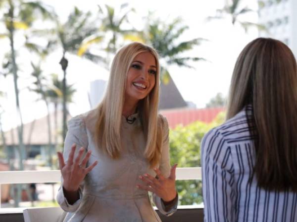 Ivanka Trump, asesora de la Casa Blanca, hace declaraciones durante una entrevista con The Associated Press en Abiyán, Costa de Marfil, el miércoles 17 de abril de 2019.