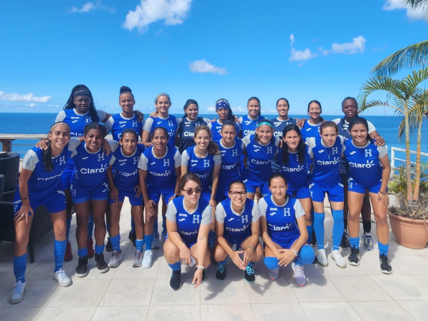 Las jugadoras de la Selección Femenina ya se encuentran en Martinica en entrenamiento.