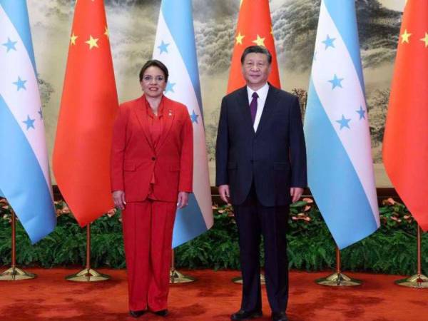 Xiomara Castro y Xi Jinping se reunieron el 12 de junio.