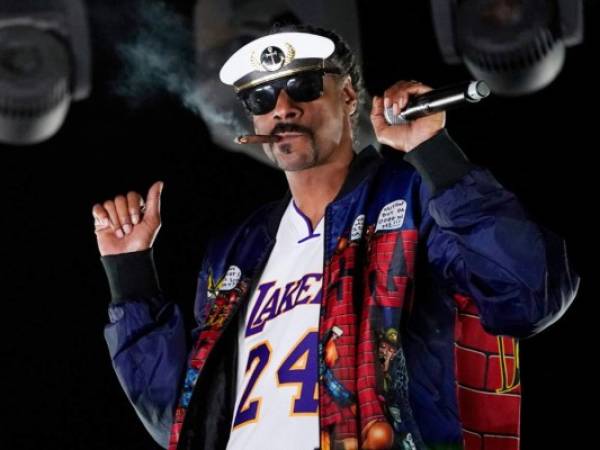 Snoop Dogg, de 49 años, tendrá su sede en Los Ángeles y le reportará al director ejecutivo y presidente de UMG, Lucian Grainge, así como a Jeffrey Harleston, presidente interino y CEO de Def Jam.