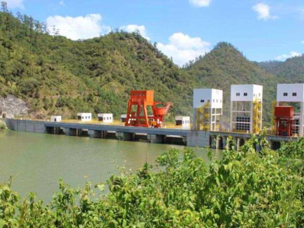 Una de las unidades de generación sufrió daños en sus turbinas, lo cual ha provocado que la central hidroeléctrica esté varias horas sin operar.