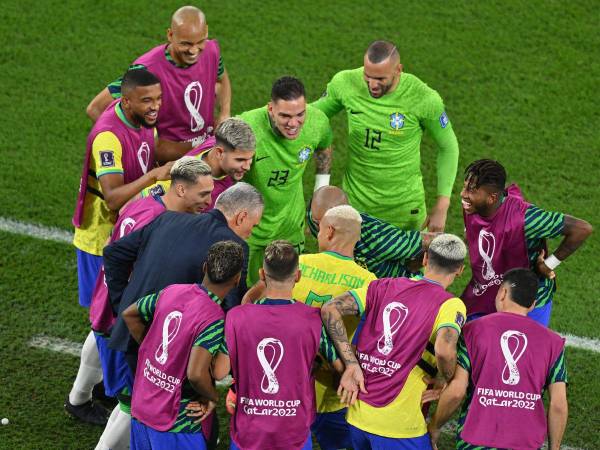 Tite se unió a la fiesta protagonizada por la selección brasileña ante Corea del Sur.