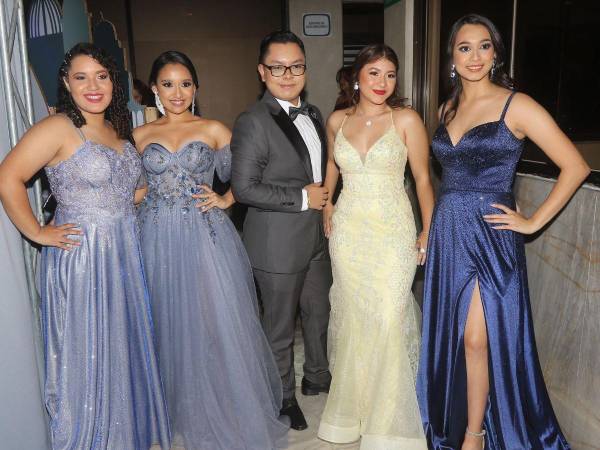 Miaa Flores, Arianne Múnoz, Francisco Ordónez, Ashlee García y Valeria Pineda.