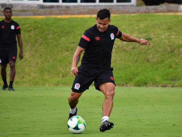 Los Albos se preparan para enfrentar al Victoria en La Ceiba.