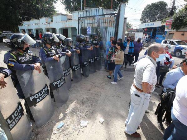 Este día la institución amaneció llena agentes municipales.