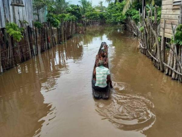 EnWampusirpi y Villeda Morales, municipios de Gracias a Dios las torrenciales lluvias provocaron grandes inundaciones.