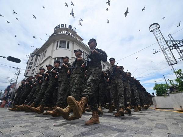 Organizaciones sociales denunciaron las detenciones como arbitrarias y motivadas políticamente, destacando que los arrestados son conocidos críticos del gobierno y defensores de derechos humanos.