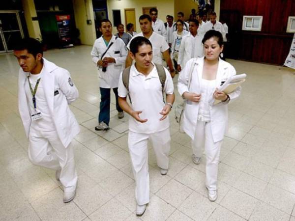 Los médicos del sistema de salud pública tienen más de una semana en paro de labores.