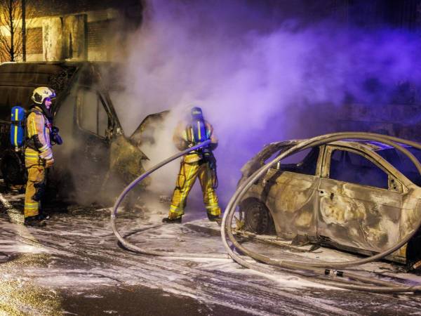 Los bomberos llegaron rápidamente para controlar las llamas.