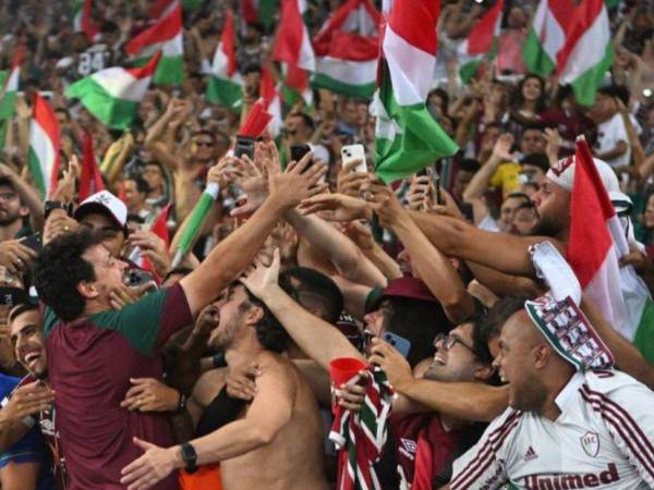 Fernando Diniz y Germán Cano de Fluminense fueron reconocidos como el mejor entrenador y el mejor jugador de toda América