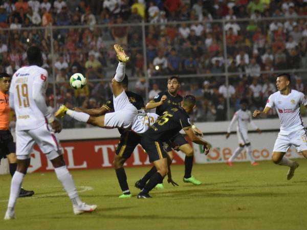 Potros y Olimpia disputaron un bonito partido en Comayagua.