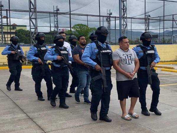 Los detenidos fueron identificados como Gustavo Adolfo Ordóñez Escoto, Josué Adonay Rivera Pérez (28) y Ernesto Amador Galindo (36).