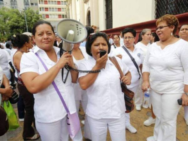 Imagen ilustrativa de una asamblea realizada por enfermeras hondureñas.