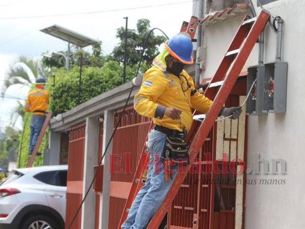 Muchos medidores de pequeños y medianos consumidores suelen ser adulterados y otros hacen conexiones directas para robar energía.